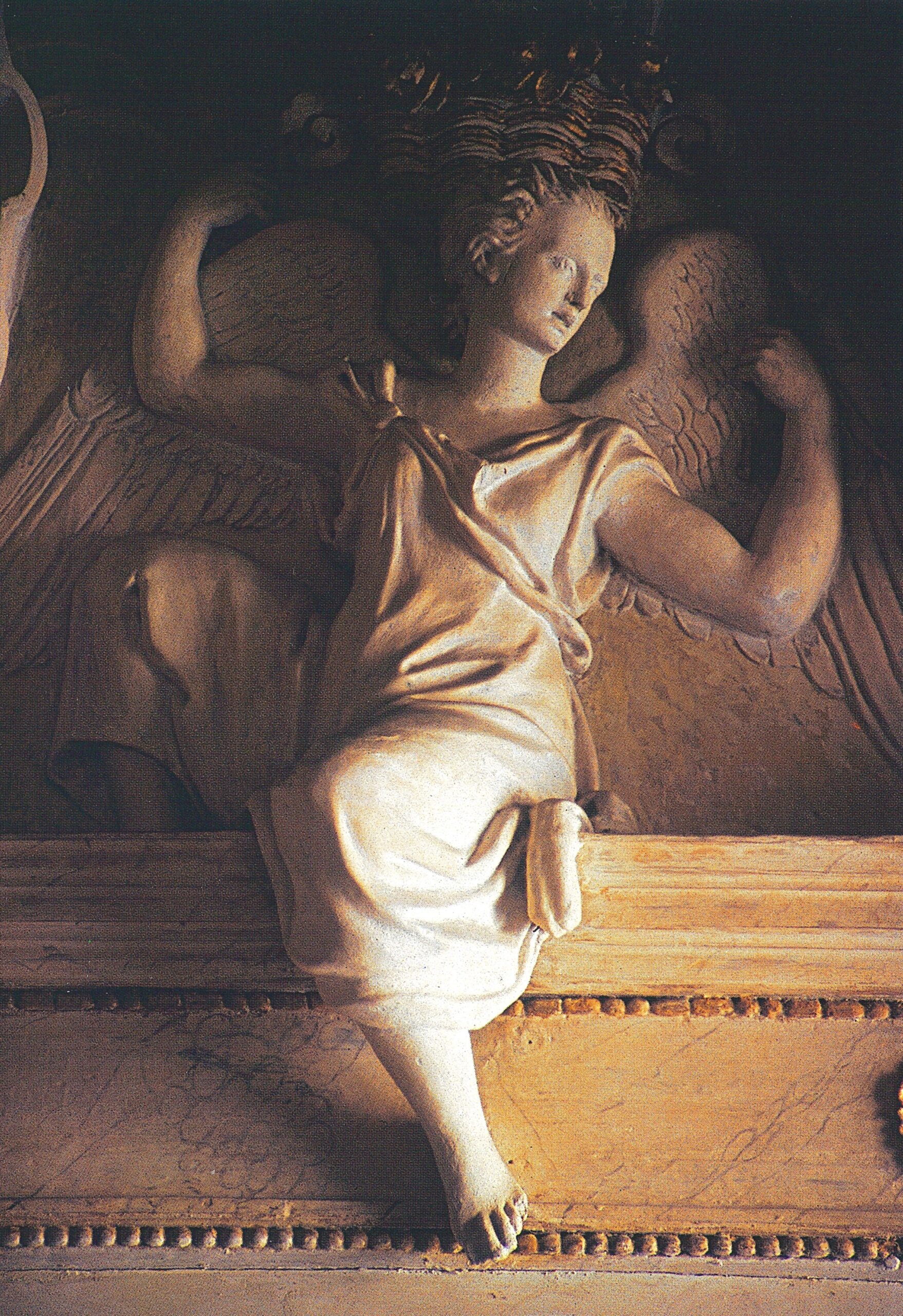 Uno degli angeli cariatidi della Sala degli Imperatori.