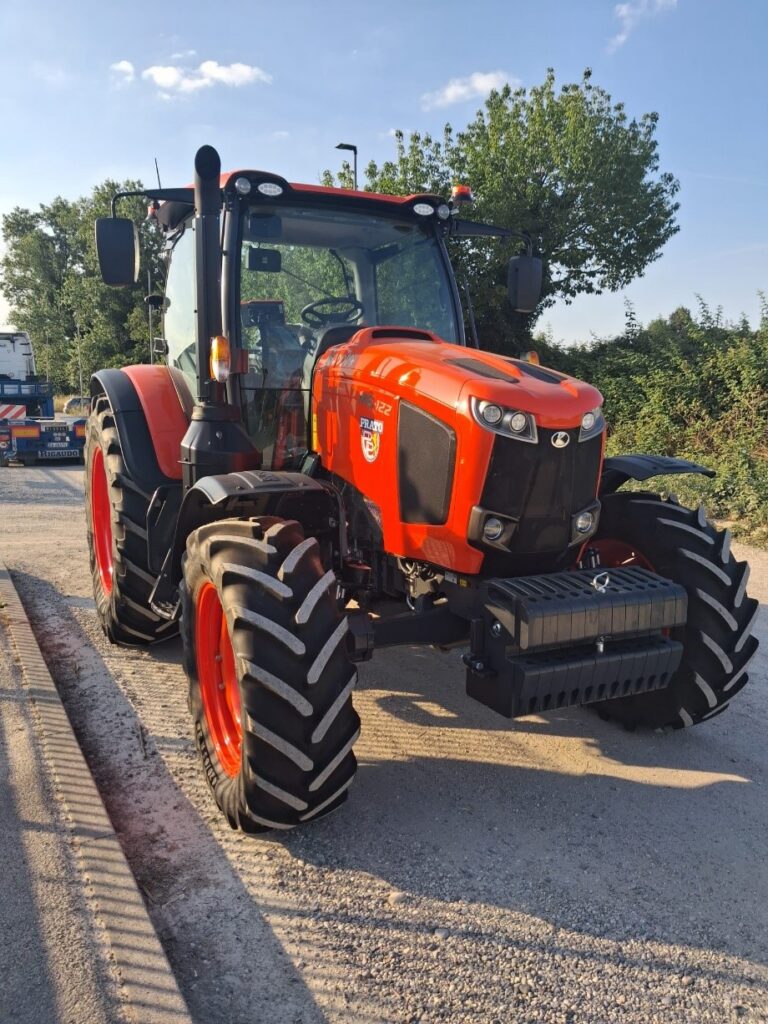 trattrice KUBOTA M6-122 per la zona Colli