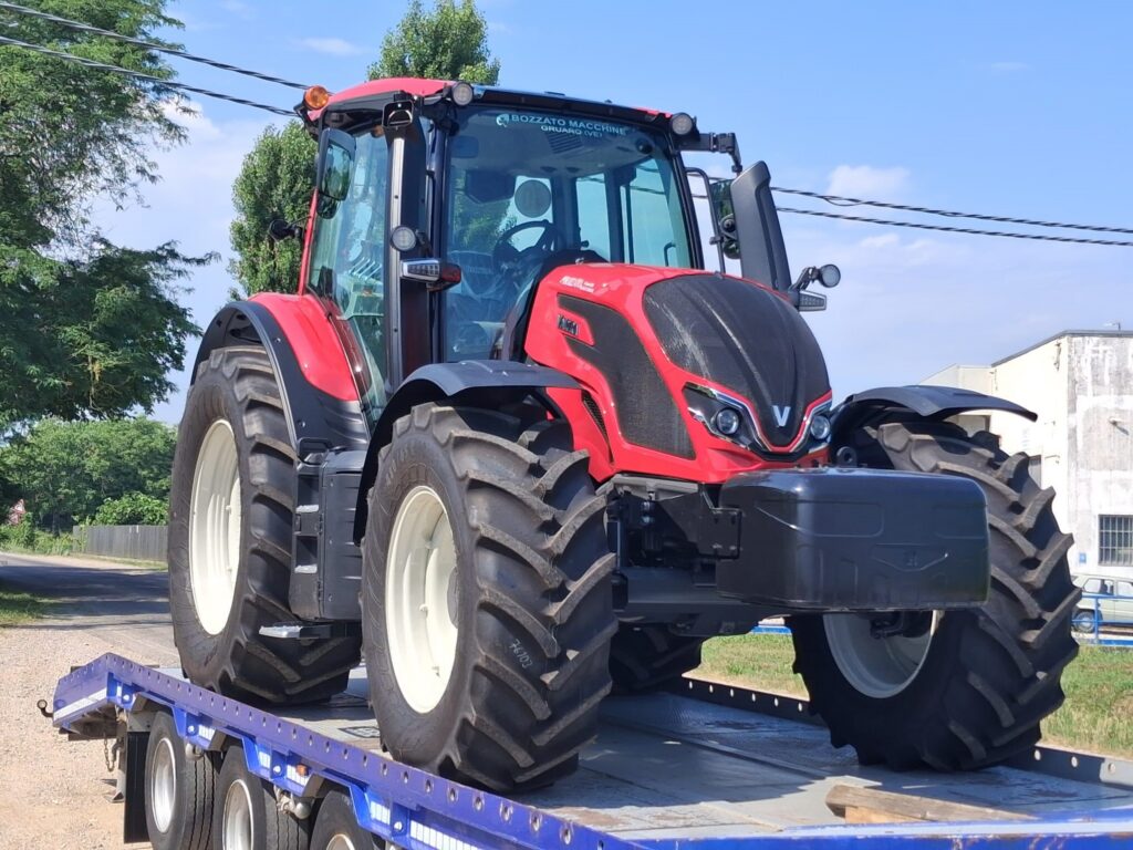 Trattrice VALTRA N155 EH per la zona Medio Sud
